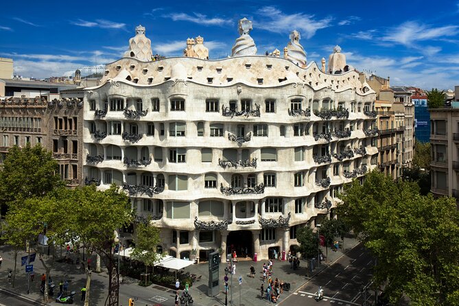 Sagrada Familia & La Pedrera Small Group Tour with Cava Tasting - Who should book this tour, and who might skip it