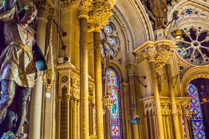 Sagrada Familia & Montserrat Private Tour with Hotel pick-up - Gothic Quarter stroll: the old town you actually want to walk