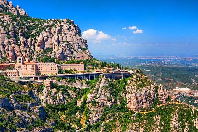 Sagrada Familia & Montserrat Private Tour with Hotel pick-up - Hotel pickup at 8:30 and why it changes the whole day