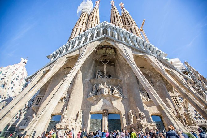 Sagrada Familia & Park Guell Guided Tour with Skip The Line - Park Güell Priority Access and the Views That Matter