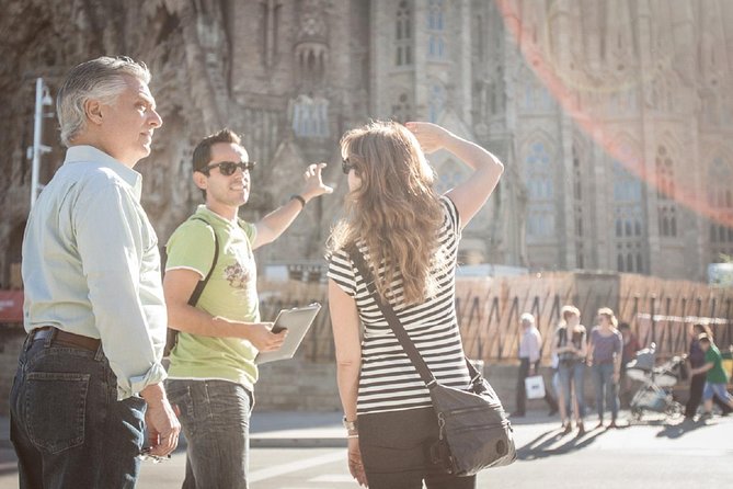 Sagrada Familia Private Guided Tour with Skip the Line Tickets - Stop 1: The basilica interior, plus a guided walk in the nave