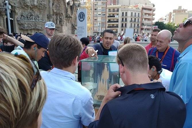 Sagrada Familia Private Tour - Language note: listed as English, described as Spanish in the details