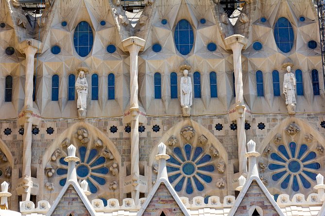 Sagrada Familia Private Tour in Barcelona - Going inside: stained glass light and the geometry you can actually spot