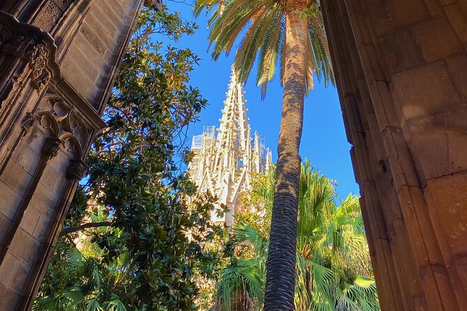 Sagrada Familia Private Tour - Unlock the mysteries of Gaudi - Guides matter, and the reviews point to a strong fit