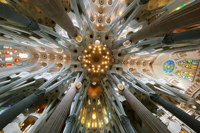 Sagrada Familia Private Tour with Expert Guide - Meeting point, entry flow, and how to avoid the day-of stress