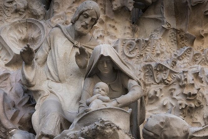 Sagrada Familia Private Tour with Priority Entrance - Priority Entrance: Less Waiting, Better Use of Your Time