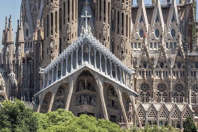 Sagrada Familia Private Tour with Skip-the-Line Ticket - Towers, views, and the reality of tight stairs