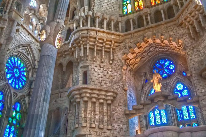 Sagrada Familia Private Tour with Skip-the-Line Ticket - Price and logistics: when paying more actually saves you time