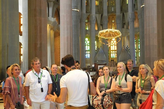 Sagrada Familia Private Tour - Stop inside the Basilica de la Sagrada Familia: what the guide should do for you