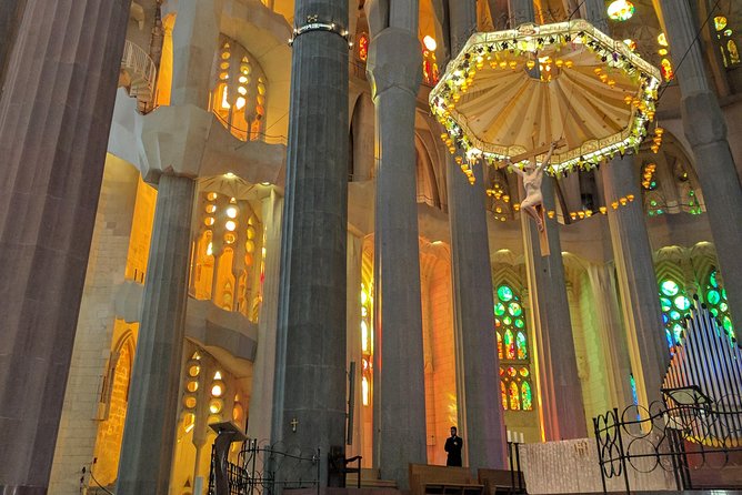 Sagrada Familia Skip-the-Line Private Tour with Guide - The 1.5 to 2 hour guided route: what happens once you’re there