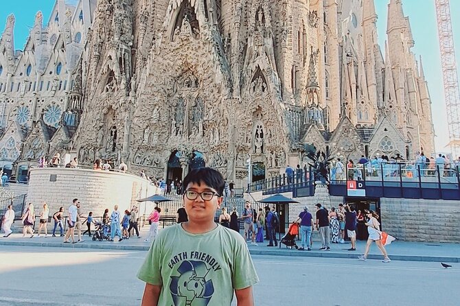 Sagrada Familia Skip The Queue With Audio Guide Tour - Inside the Basilica: stained glass and the “forest” effect