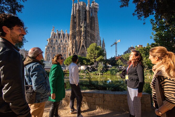 Sagrada Familia Small Group Guided Tour with Skip the Line Ticket - The Sagrada Família problem: the lines are real