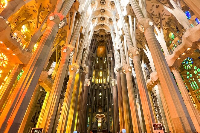 Sagrada Familia Small Group Guided Tour with Skip the Line Ticket - What you’ll see in 1 hour 30 minutes inside the basilica