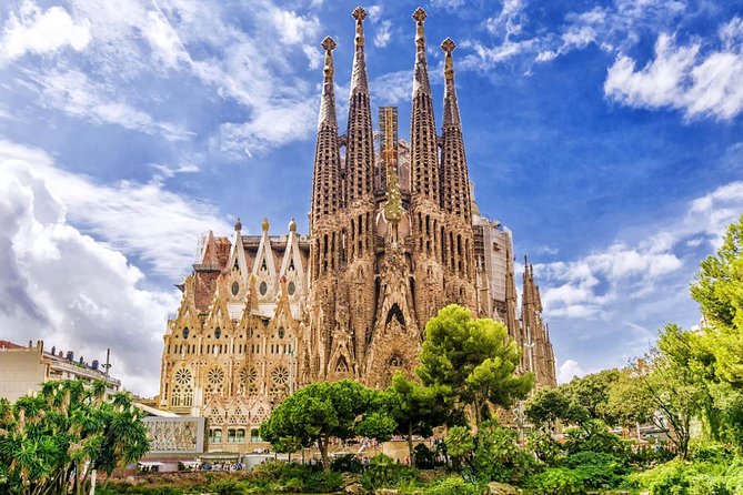 Sagrada Familia: Small Group Tour, hotel pick-up with Fast-Track - Price and Value: Is $169.38 a Fair Trade for Your Time?