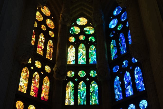 Sagrada Familia Small Group Tour with Skip the Line Ticket - Headsets and hearing the guide: the practical value