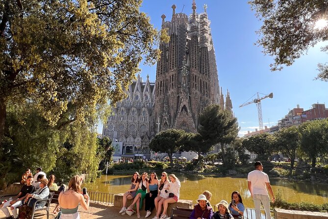 Sagrada Familia Tour with Express Entry and Local Guide - Who This Tour Fits Best