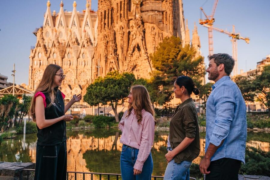Sagrada Familia with Official Guide & Fast-Track Entry - Meeting at Entrance A: How to Start Smoothly