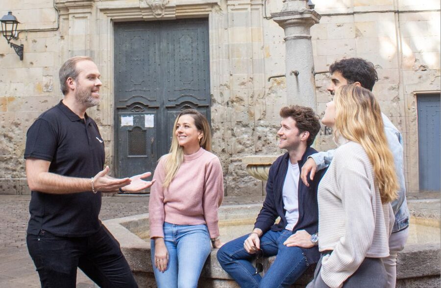 Sagrada Familia with Official Guide & Fast-Track Entry - Should You Book This Sagrada Familia Fast-Track Guided Tour?