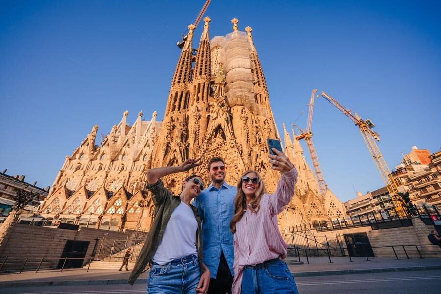 Sagrada Familia with Official Guide & Fast-Track Entry - Skip-the-Line Access: What It’s Worth in Real Life