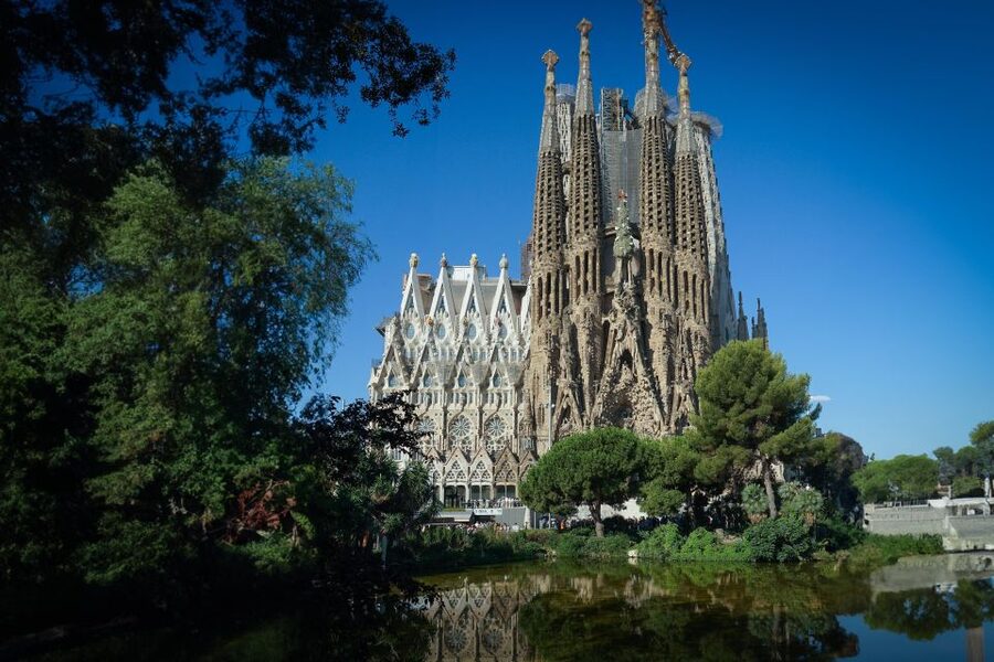 Sailing Experience, Sagrada Familia & Park Guell - Practical tips for a smoother day on land and at sea