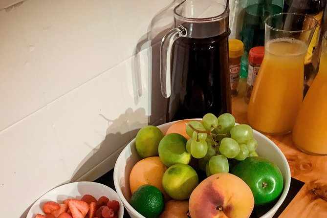 Sangria Cultural Workshop with Tapas - Tapas and snacking that make the workshop actually enjoyable