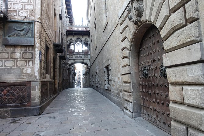 Savor Spain: Food, Wine, History & Culture Small Group Tour in Old Barcelona - Guides and Pace: What Small Group Really Changes