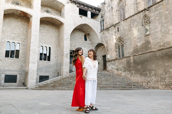 Shine in the Streets of Barcelona: cinematic & candid photos - Pont del Bisbe: Iconic Bridge Shots Without the Stress