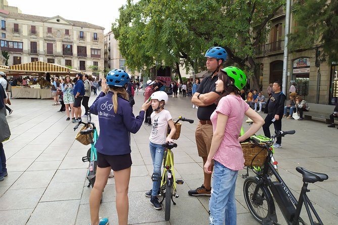 Sights of Barcelona E-Bike Tour Led by a Local Guide - Meeting at Passeig de Lluís Companys and Getting Set Up Fast