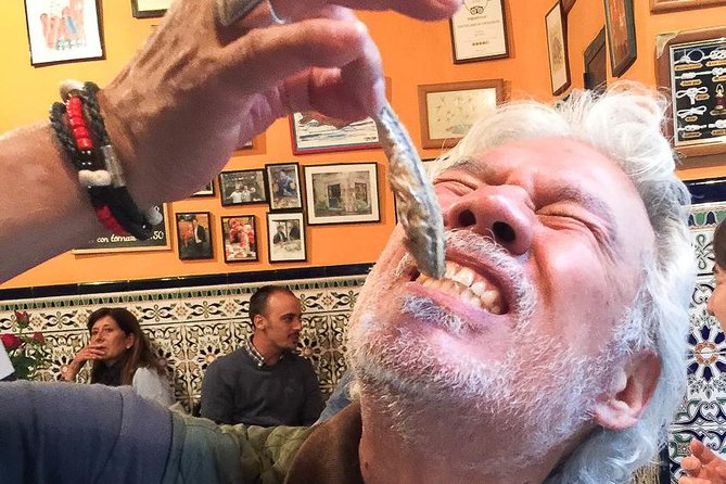 Sip, Sites & Bites Barcelona Food, Drinks & History Tour - Starting in Ciutat Vella: meeting point and evening vibe