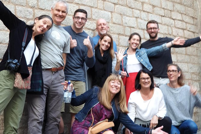 Sip, Sites & Bites Barcelona Food, Drinks & History Tour - Guides and atmosphere: what makes the experience click