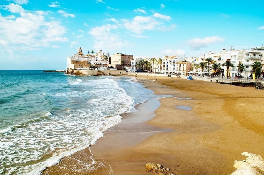 Sitges: Sailboat trip + walking tour and wine cellar tour - Sitges on foot: quick, guided stops that make the architecture click