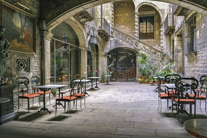 Skip-the-line Barcelona Cathedral with Private Guide - How the guides shape the experience