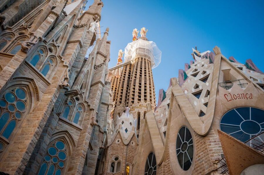 Skip-the-Line Barcelona & Montserrat Tour with Pick-up - Hotel-to-van logistics: pickup that saves your morning