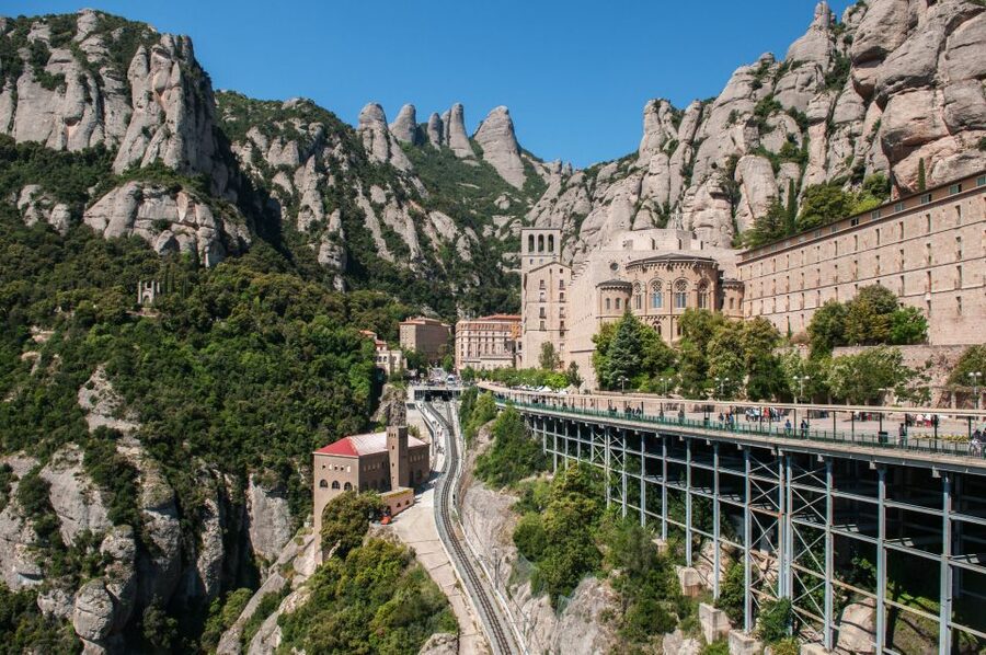 Skip-the-Line Barcelona & Montserrat Tour with Pick-up - Sagrada Família inside or outside: choosing your stress level