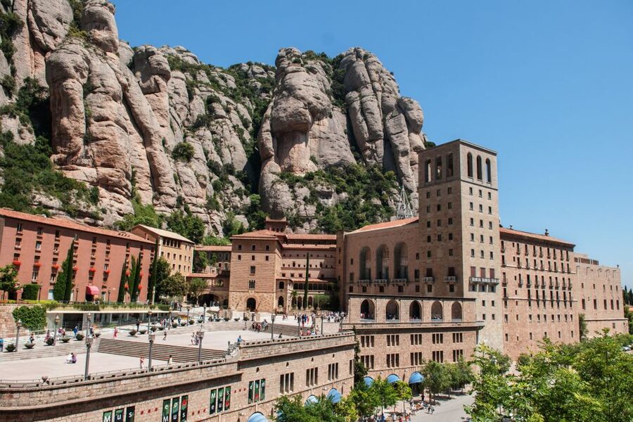 Skip-the-Line Barcelona & Montserrat Tour with Pick-up - Montjuïc and the Olympic story: a view stop with a purpose