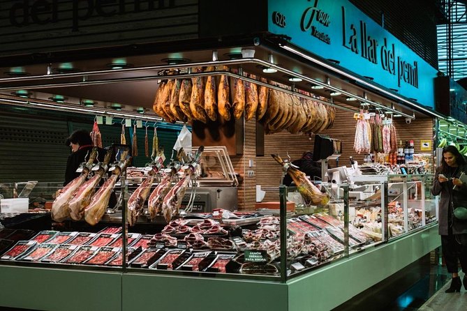 Spanish Oysters, Cava and Ibérico Ham at Barcelona’s La Boqueria Market - How the traditional stall stop changes what you notice