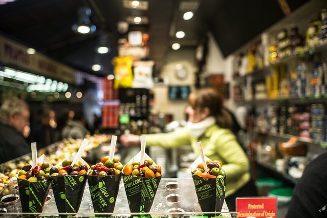 Spanish Oysters, Cava and Ibérico Ham at Barcelona’s La Boqueria Market - Meeting guide Lucy and getting a more personal market experience