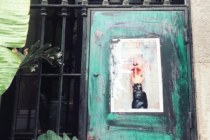 Street Art, Sculptures & Crime Stories Walking Tour – Barcelona - El Born and Santa Caterina: Optical Illusions and the Staring Building