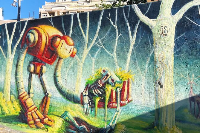 Street Art, Sculptures & Crime Stories Walking Tour – Barcelona - How the Guide Changes the Whole Experience