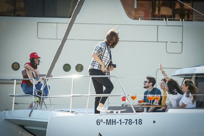 Sunset Catamaran: Small Group, Drinks, Snacks & Dinner Upgrade - Snacks and drinks: what is included, and why it matters