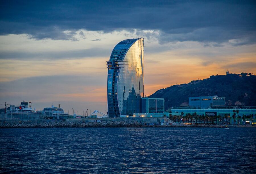 Sunset Sailing Experience in Barcelona - Barcelona landmarks you’ll spot when the light turns golden