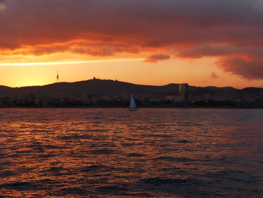 Sunset Sailing Experience in Barcelona - Drinks, snacks, and why the small-group pace feels right