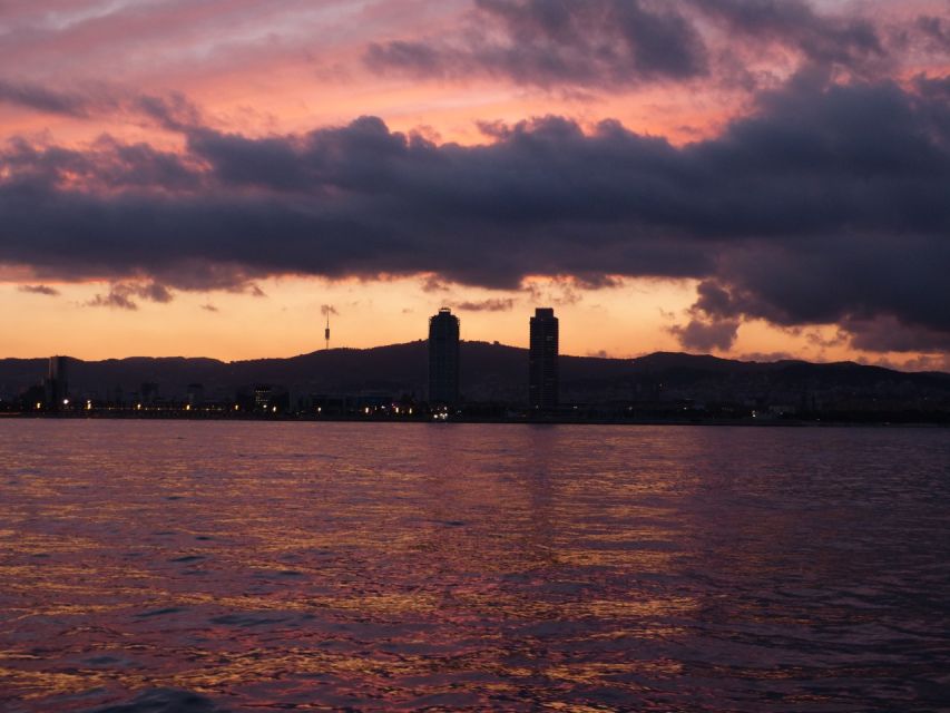 Sunset Sailing Experience in Barcelona - From Marina Vela to open sea: how the 2 hours actually flow