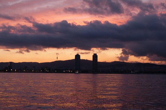 Sunset Sailing Tour in Barcelona - Small Group Size: Why It Changes the Experience