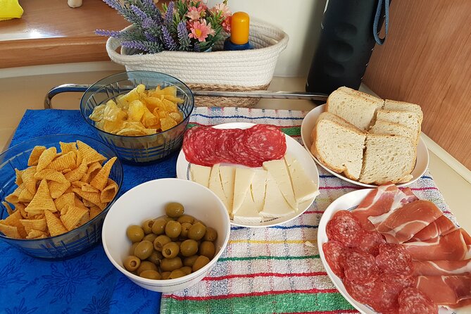 Sunset yacht ride in Barcelona + snacks and drinks - The Skipper and the Boat: What the Reviews Emphasize