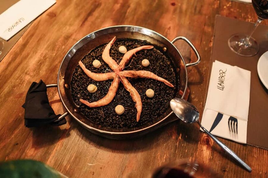 Tapas Food Tour with Dinner in Barcelona - Five tapas and four restaurant reservations: the pacing is the real value