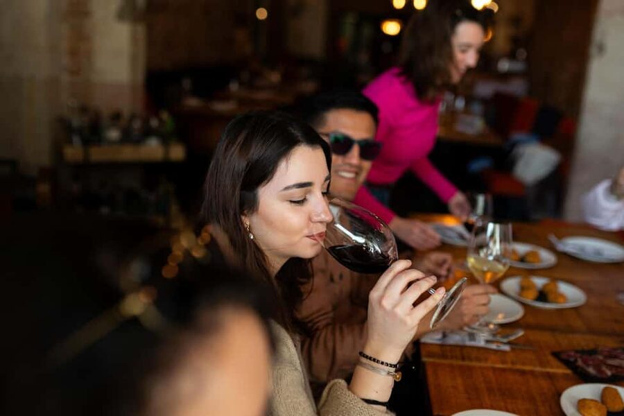 Tapas Food Tour with Dinner in Barcelona - That first guided hour in Barcelona: getting context before you eat more