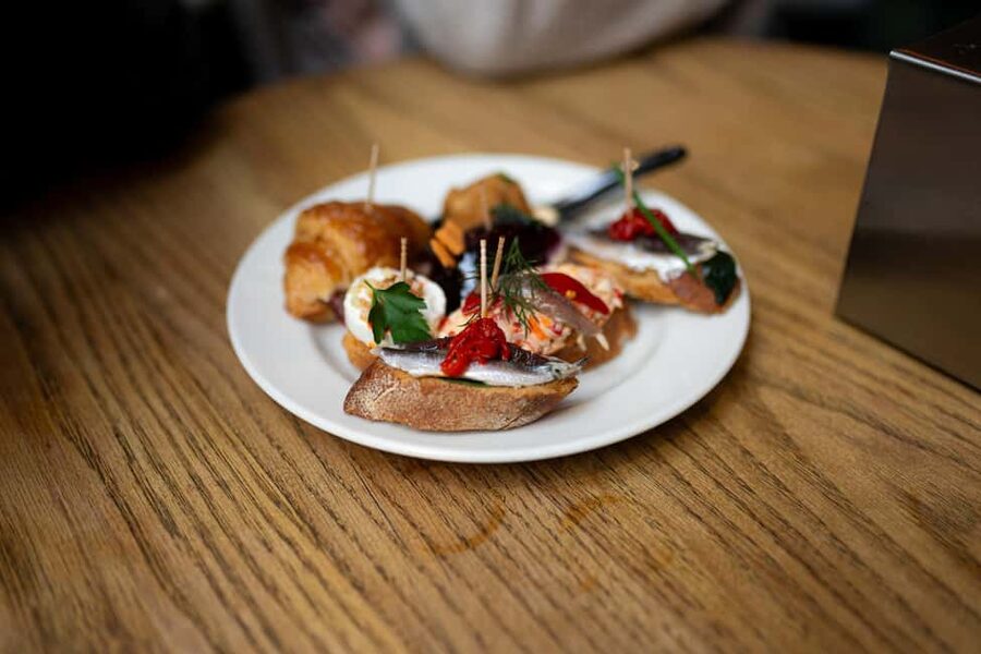 Tapas Food Tour with Dinner in Barcelona - Price and value: is $90 worth it for tapas and drinks in Barcelona?
