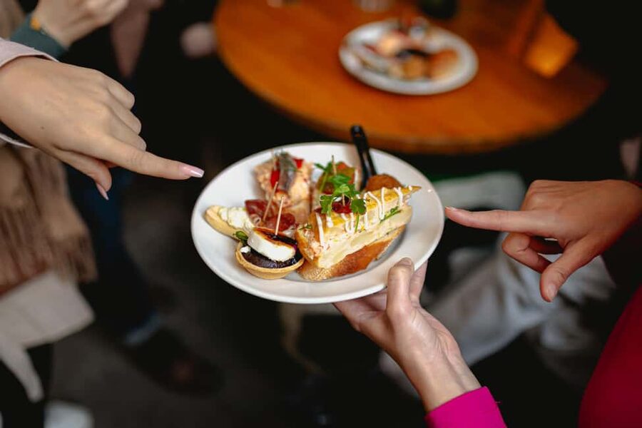 Tapas Food Tour with Dinner in Barcelona - Meeting at Correos y Telégrafos: start where you will actually find your guide