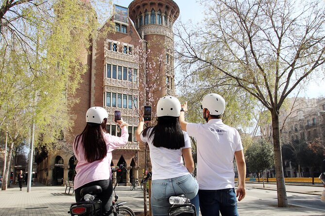 Tapas Tasting Bike/E-Bike Tour in Barcelona - The meeting point and the start of your ride